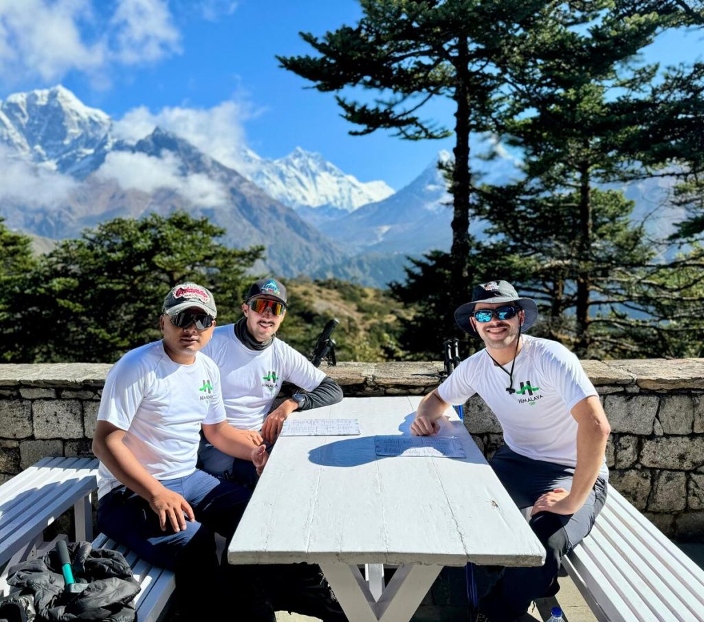Everest Base Camp Trek in April 6 everest view hotel (EBC)