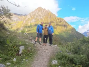 People in Manaslu Circuit Trek